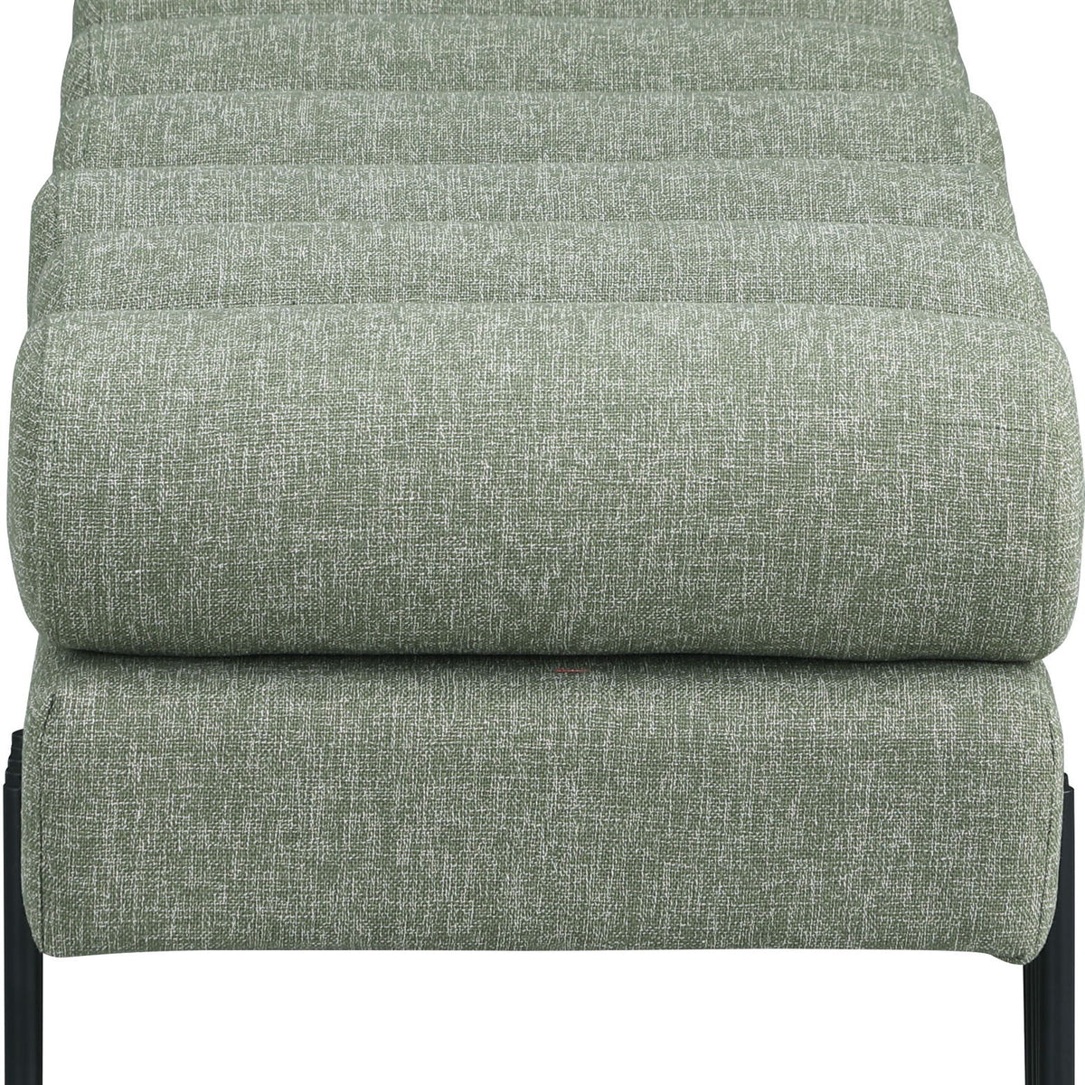 Akeela - Bench
