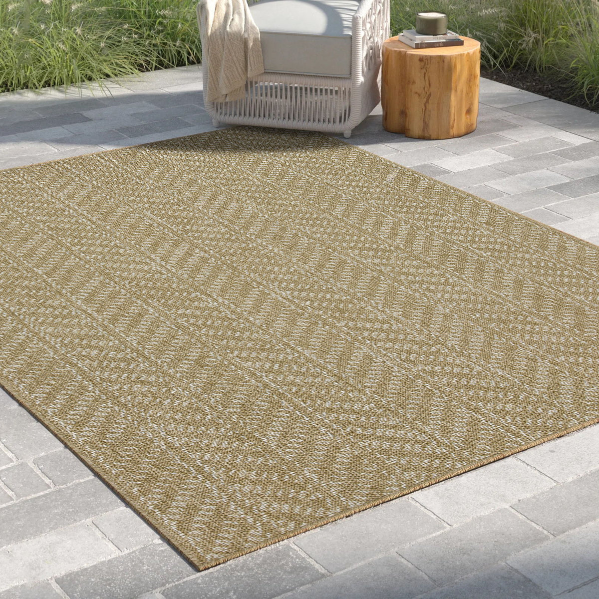 Earth - 5'3" X 7'3" Indoor, Outdoor Area Rug - Natural / White