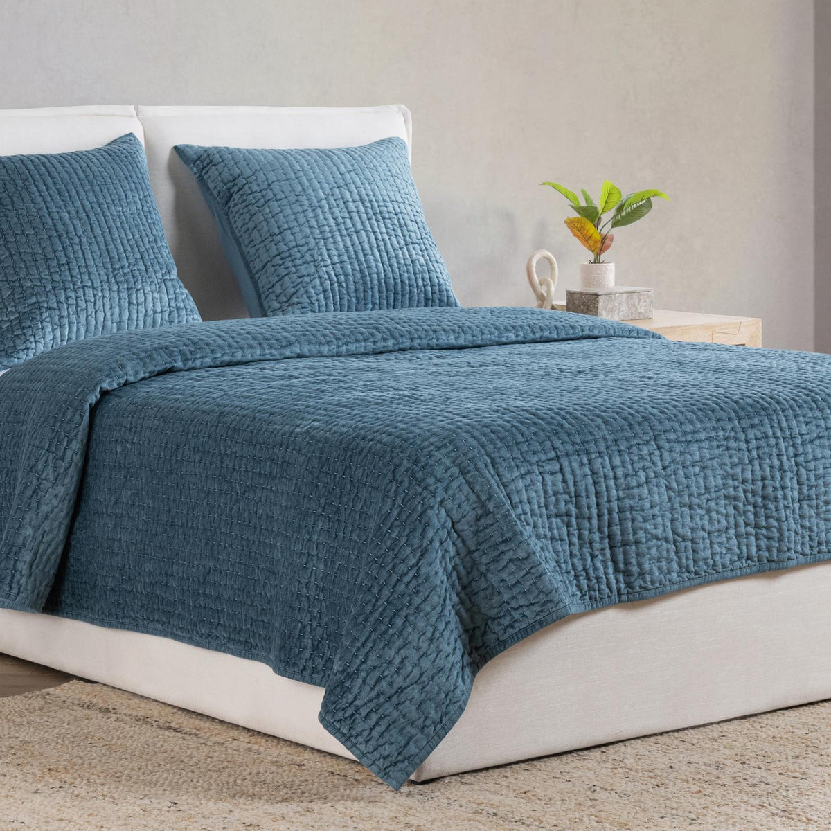 Bari - Velvet Quilt Set
