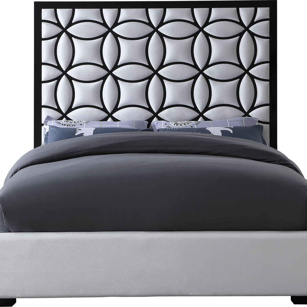 Taj - Bed