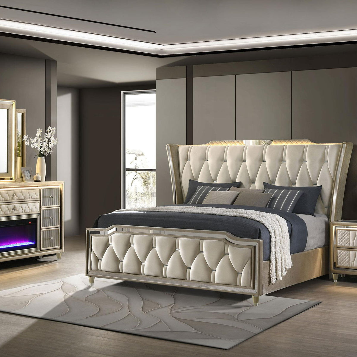 Lorient 4-piece Eastern King Bedroom Set Ivory and Camel