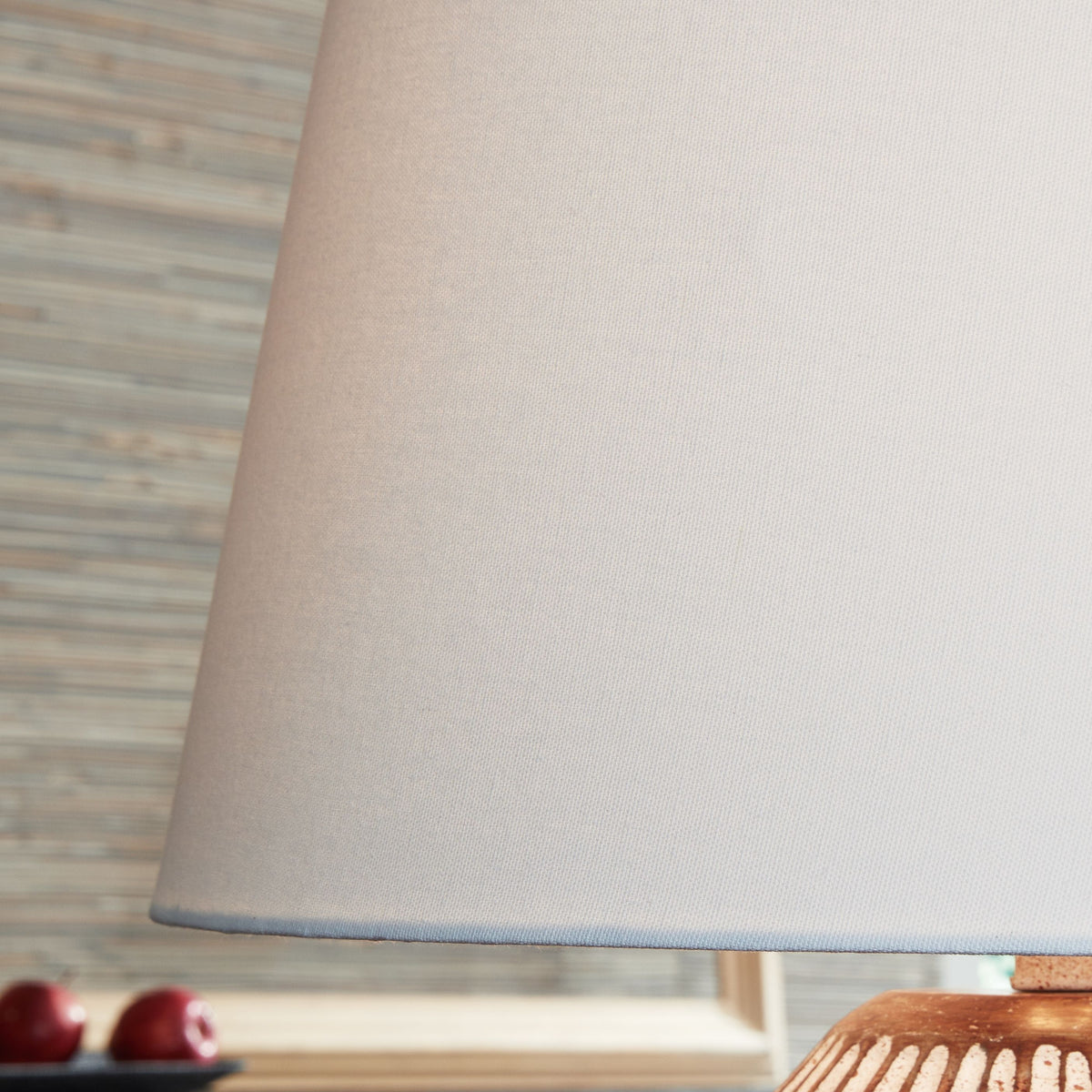 Darrich - Metal Table Lamp - Beige / White