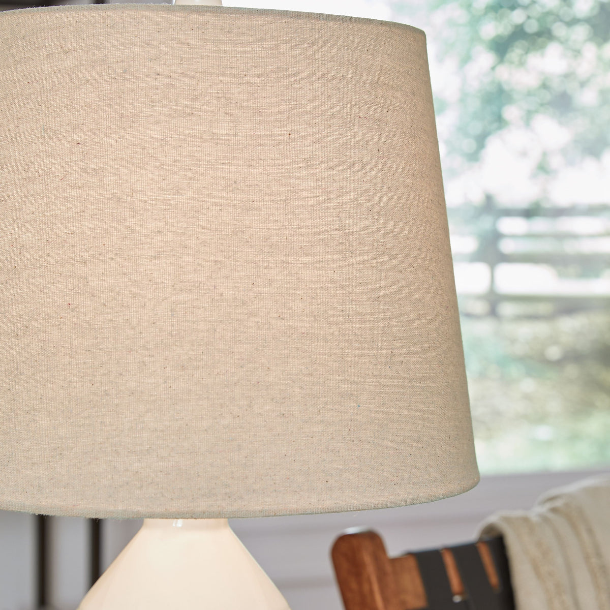 Willport - Off White - Ceramic Table Lamp (Set of 2)
