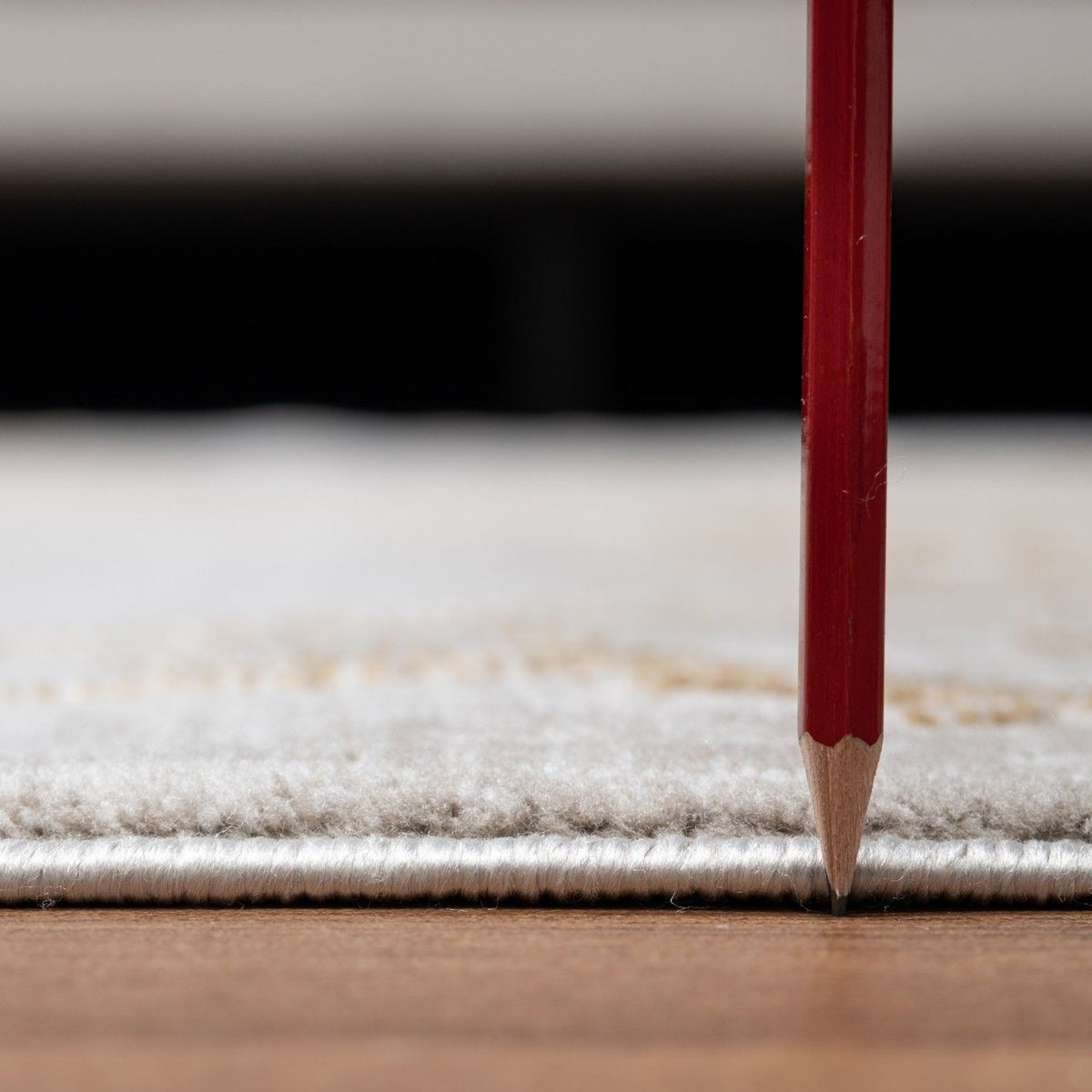 Elegance - 5'3" X 7'3" Area Rug - Gold, Polyester