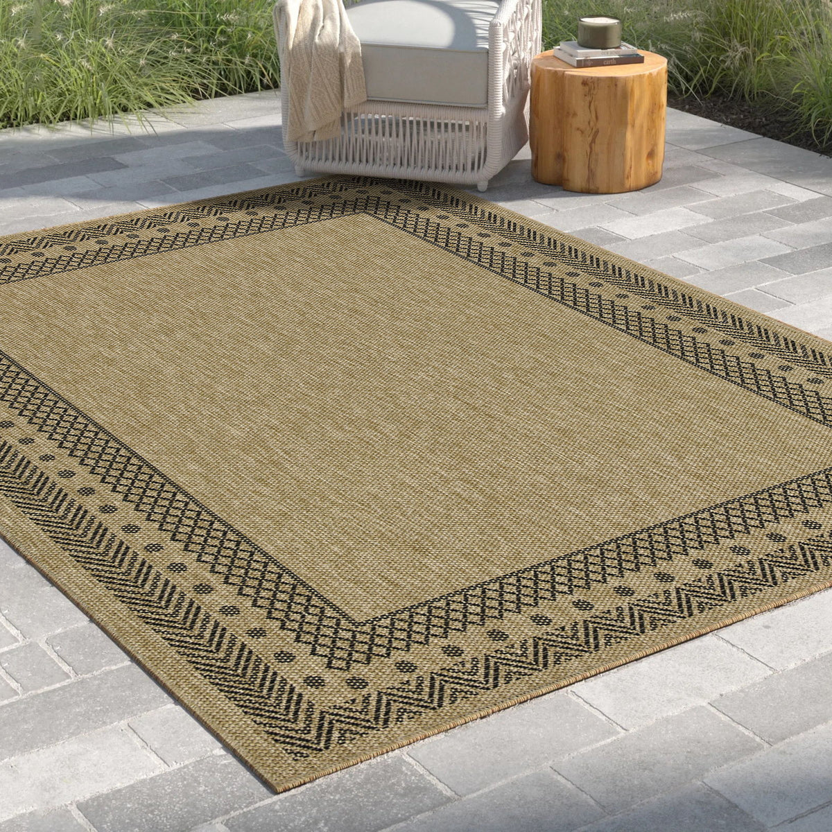 Earth - 5'3" X 7'3" Polypropylene Indoor, Outdoor Area Rug - Jute / Black