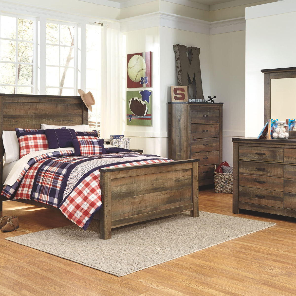 Trinell - Panel Bed