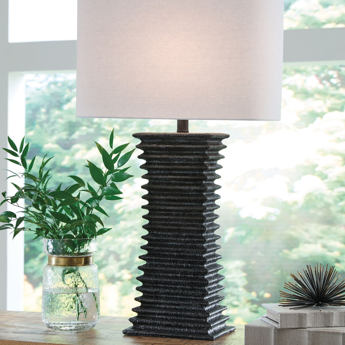 Golzar - Poly Table Lamp - Black