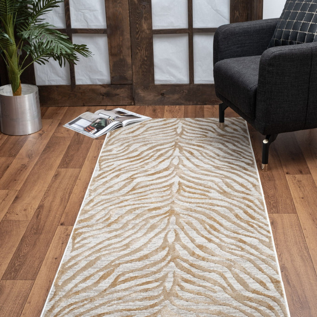 Elegance - 5'3" X 7'3" Area Rug - Gold