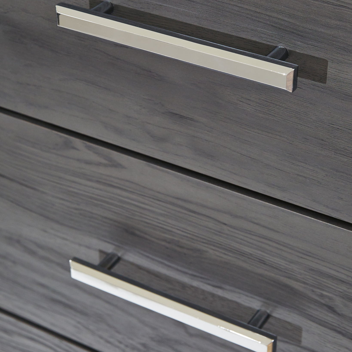 Lodanna - Five Drawer Chest - Gray
