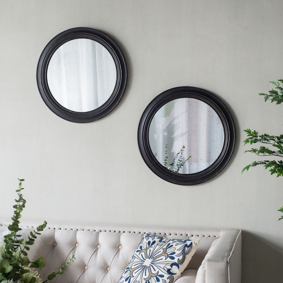 Circle Wall Mirror With Wooden Frame, Antique Classic Accent Mirror, For Living Room - Black