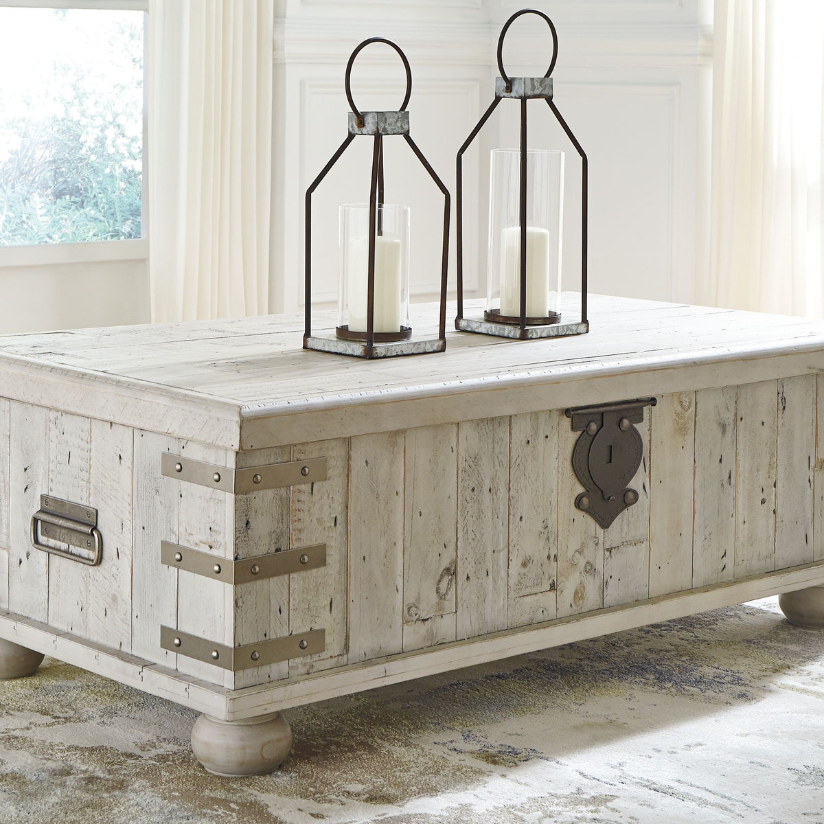 Carynhurst - Lift Top Cocktail Table - White Wash Gray