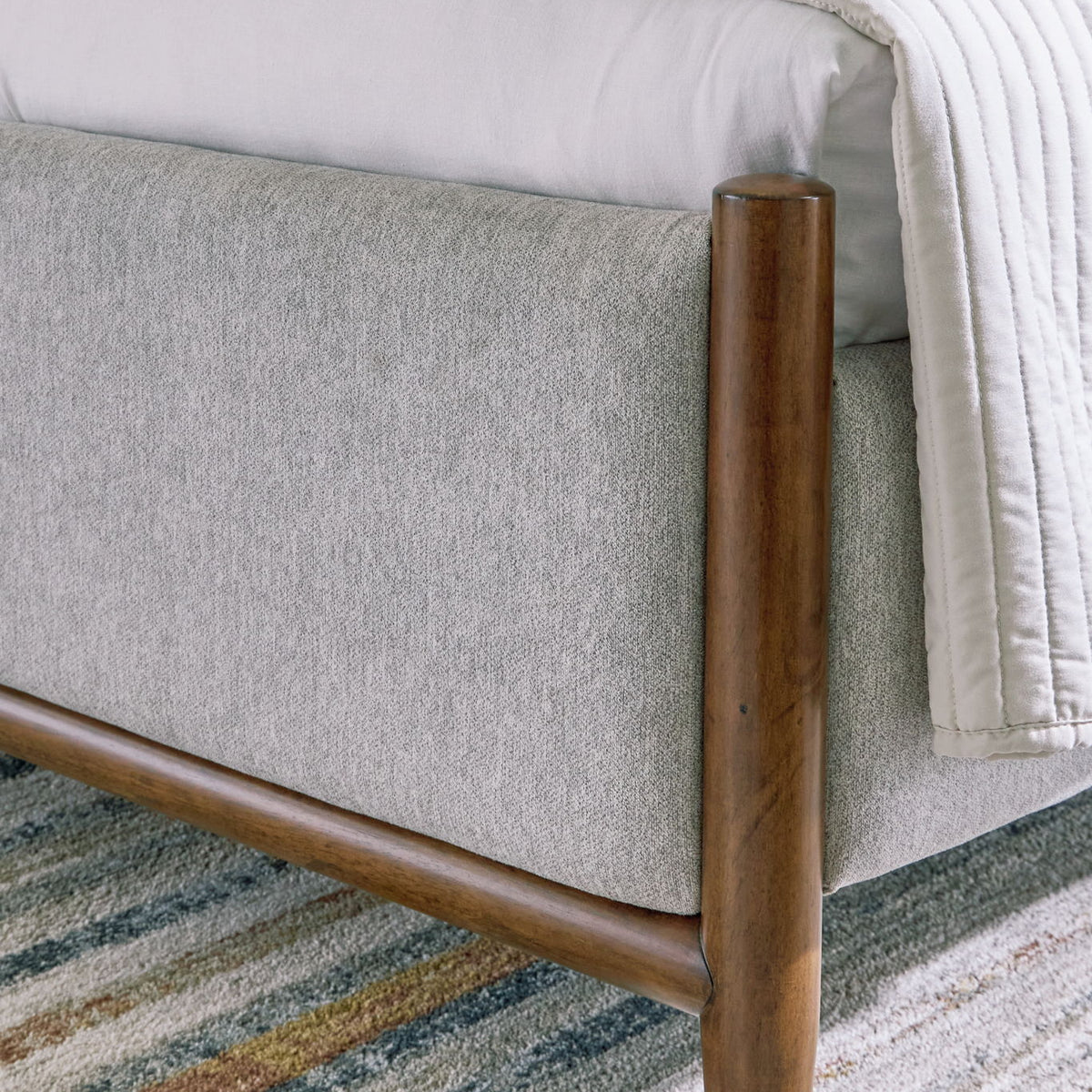 Lyncott - Upholstered Bed