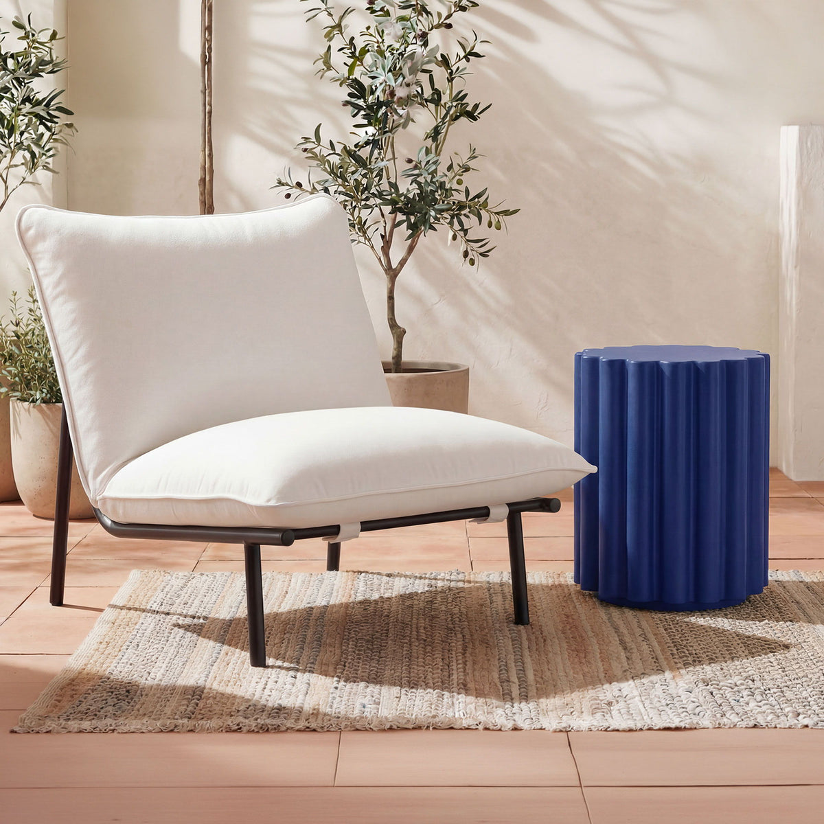 Blue ribbed round accent table