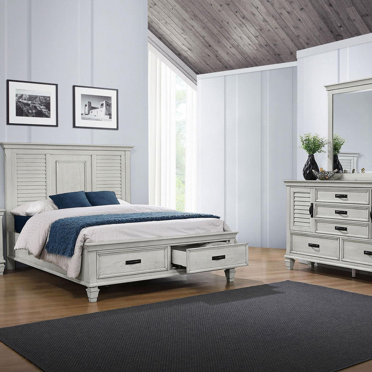 Franco 4-piece Eastern King Bedroom Set Distressed White
