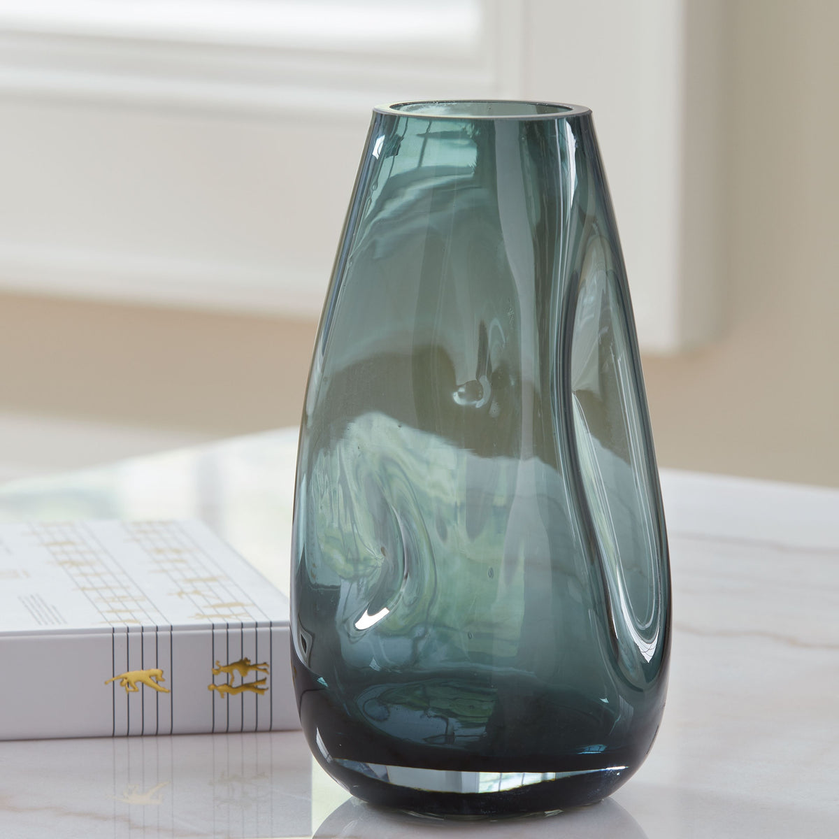 Beamund - Vase - 9"