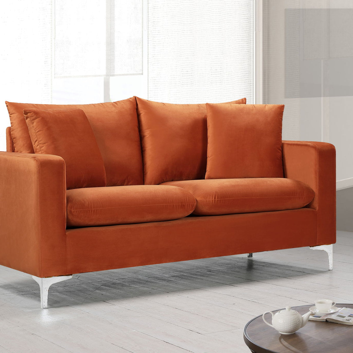 Naomi - Loveseat