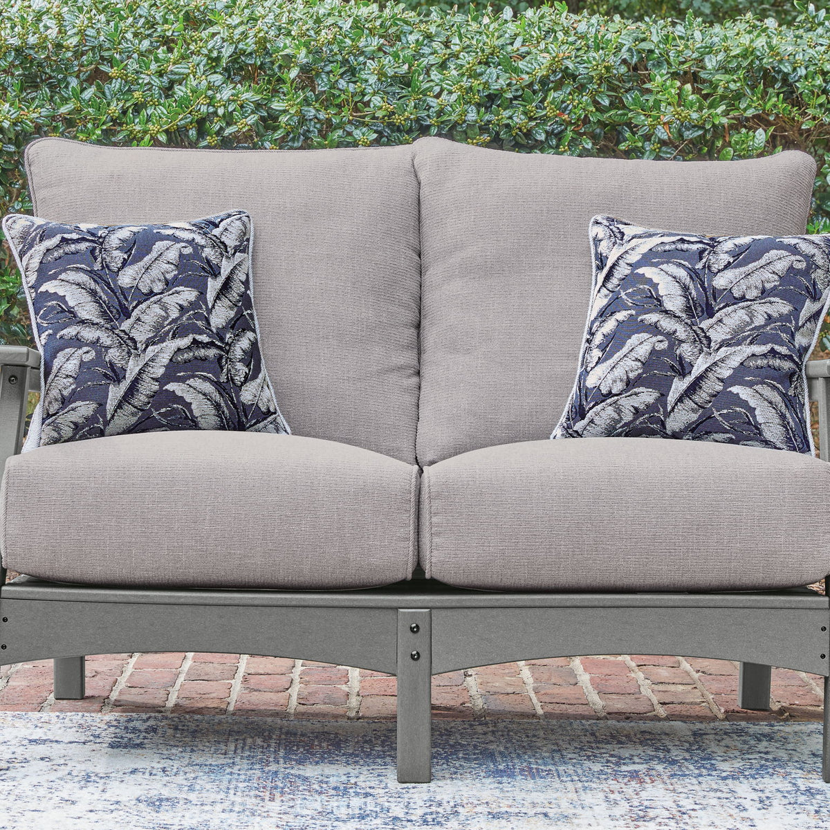 Cove Beach - Loveseat With Cushion - Gray