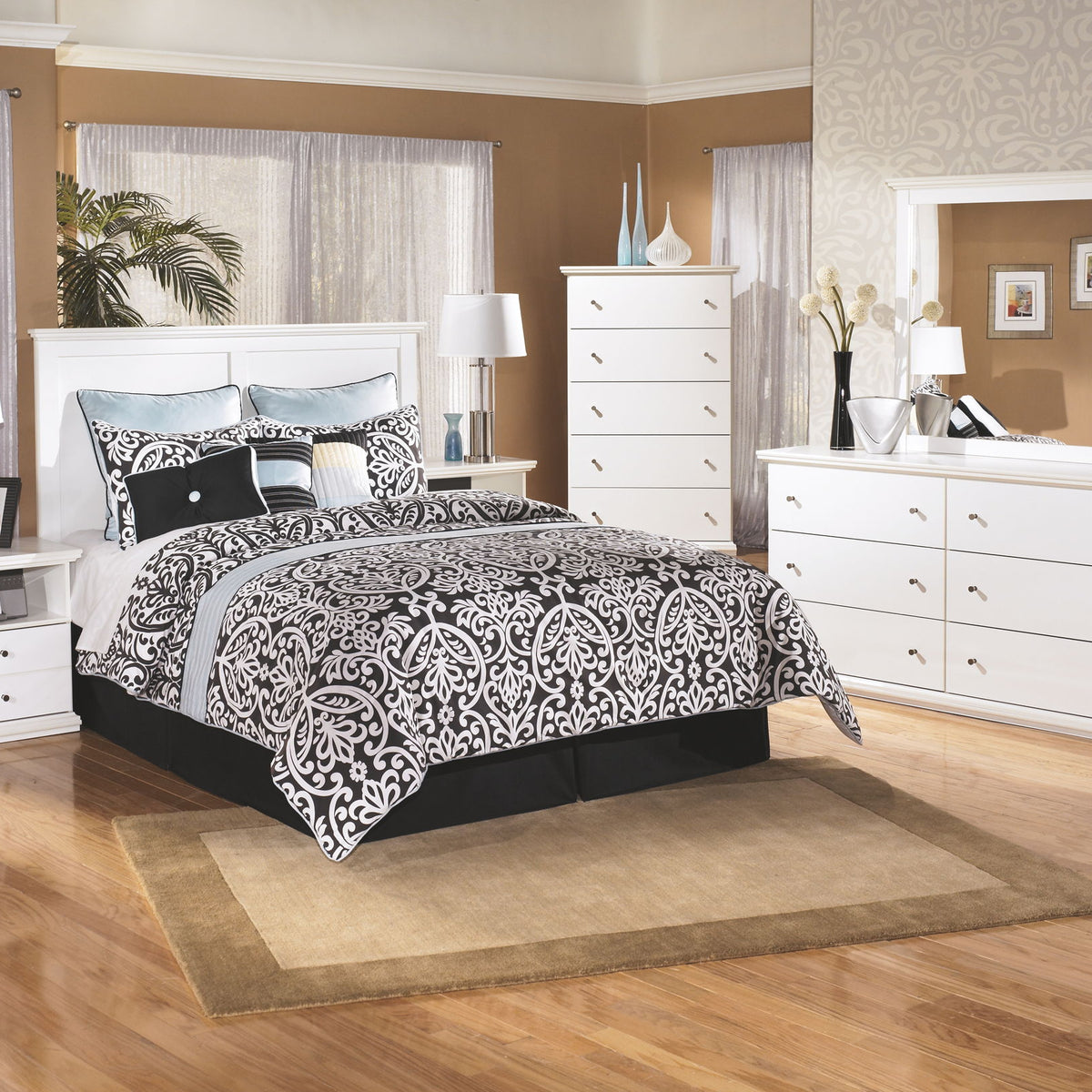 Bostwick Shoals - Five Drawer Chest - White