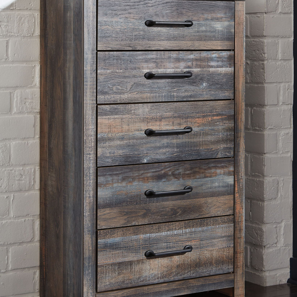 Five-drawer chest front, five drawers with dark bar handles and rustic gray finish